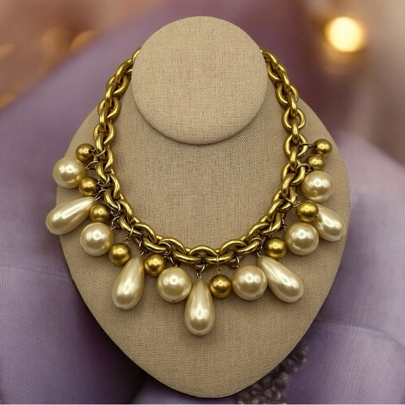 BEAUTIFUL Vintage Givenchy Chunky Gold Tone Simulated Pearl Statement Necklace - Picture 1 of 16